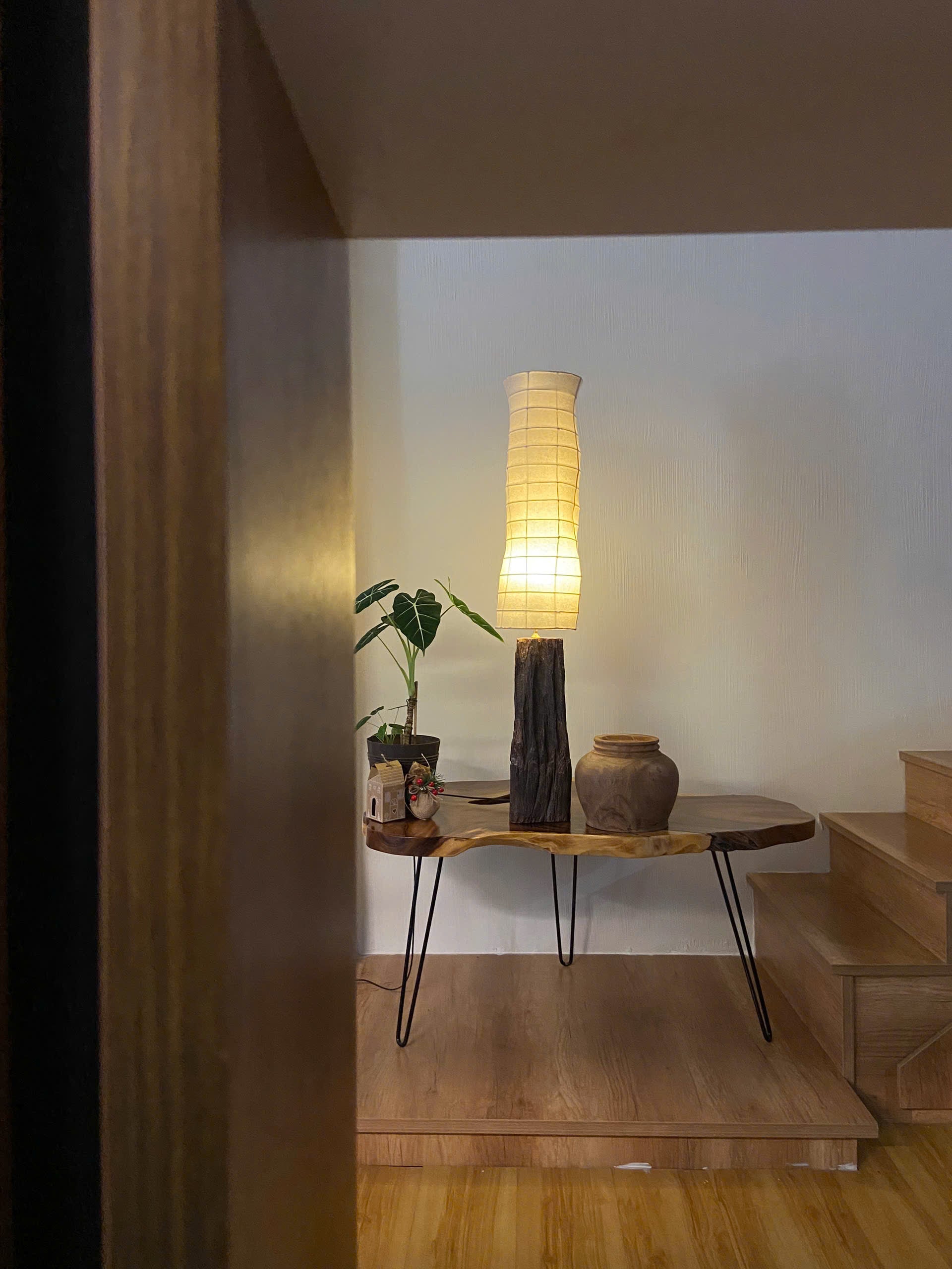 Compact Pedestal Driftwood Table Lamp