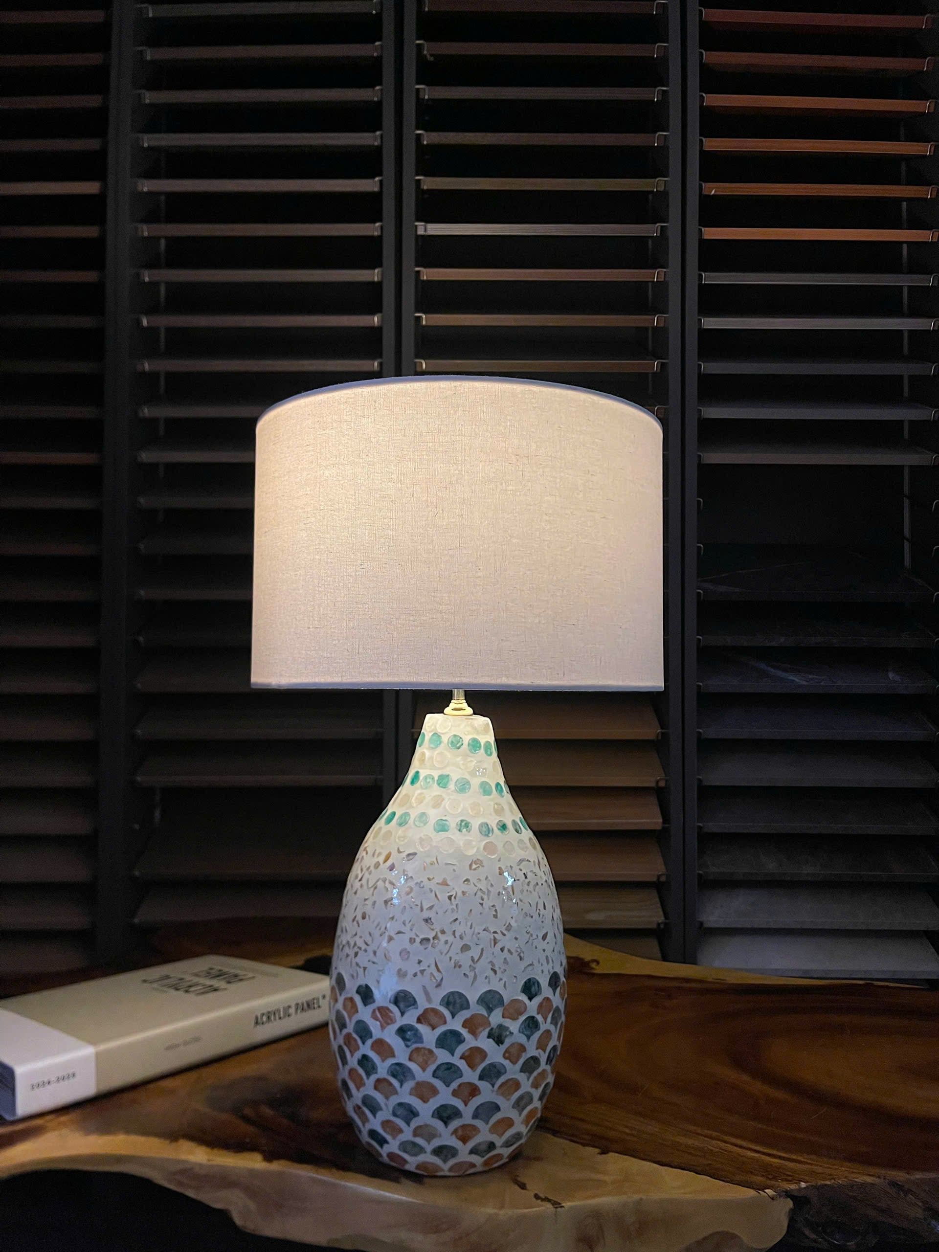 Medium Curved Mother-of-pearl Table Lamp